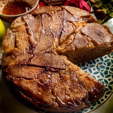 featured image of vegan apple cake