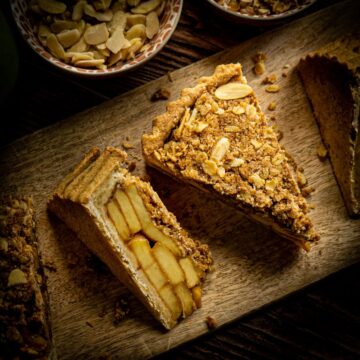 featured image apple crumble tart