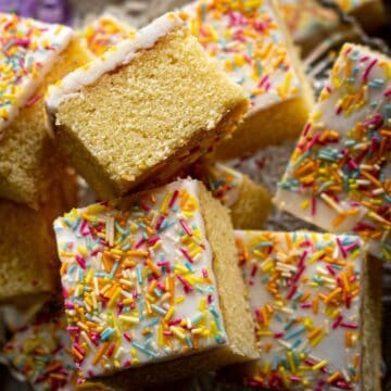 featured image vanilla traybake -used